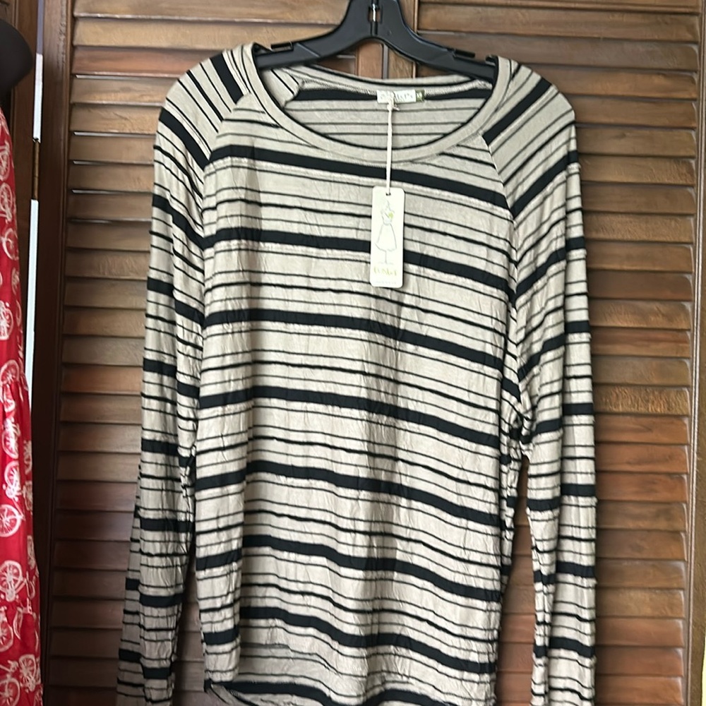 Nwt ladies chalet long sleeve top